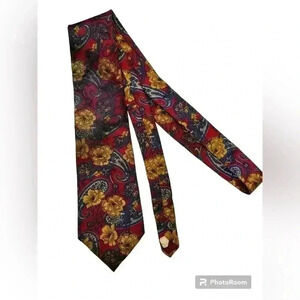Silk Accents men’s necktie.